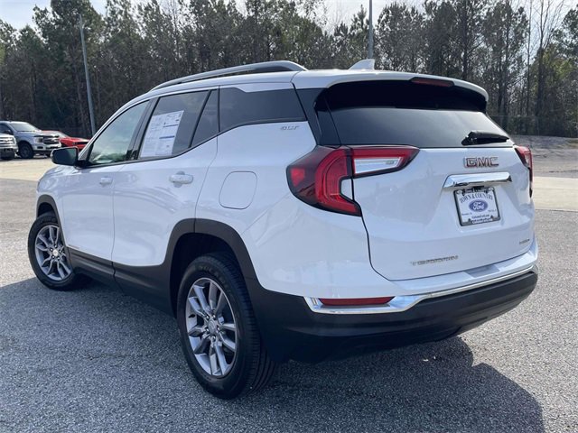 Used 2024 GMC Terrain SLT image 3