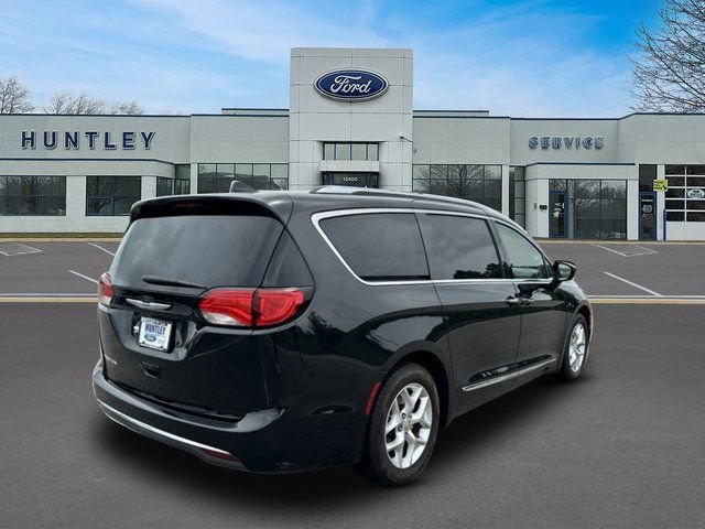 Used 2019 Chrysler Pacifica Touring-L Plus w/ Advanced Safetytec Group FWD image 4