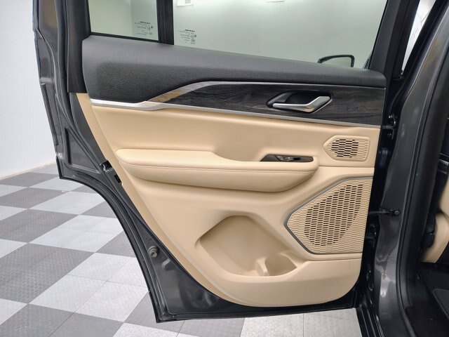 Used 2022 Jeep Grand Cherokee Limited AWD/4WD image 25