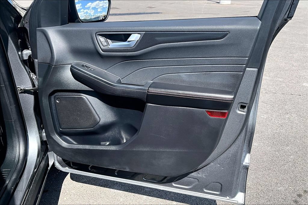 Certified 2025 Ford Escape ST-Line Select AWD/4WD image 24