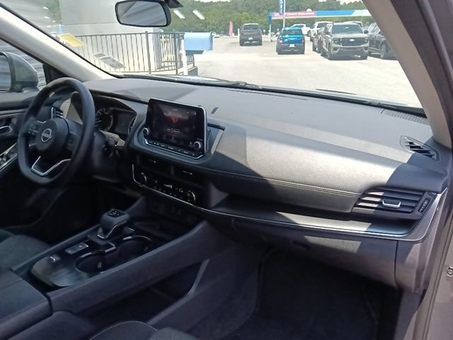 Used 2024 Nissan Rogue SV FWD image 32