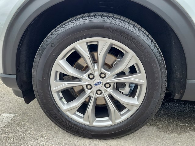 Certified 2023 Ford Explorer XLT w/ Equipment Group 202A RWD image 4