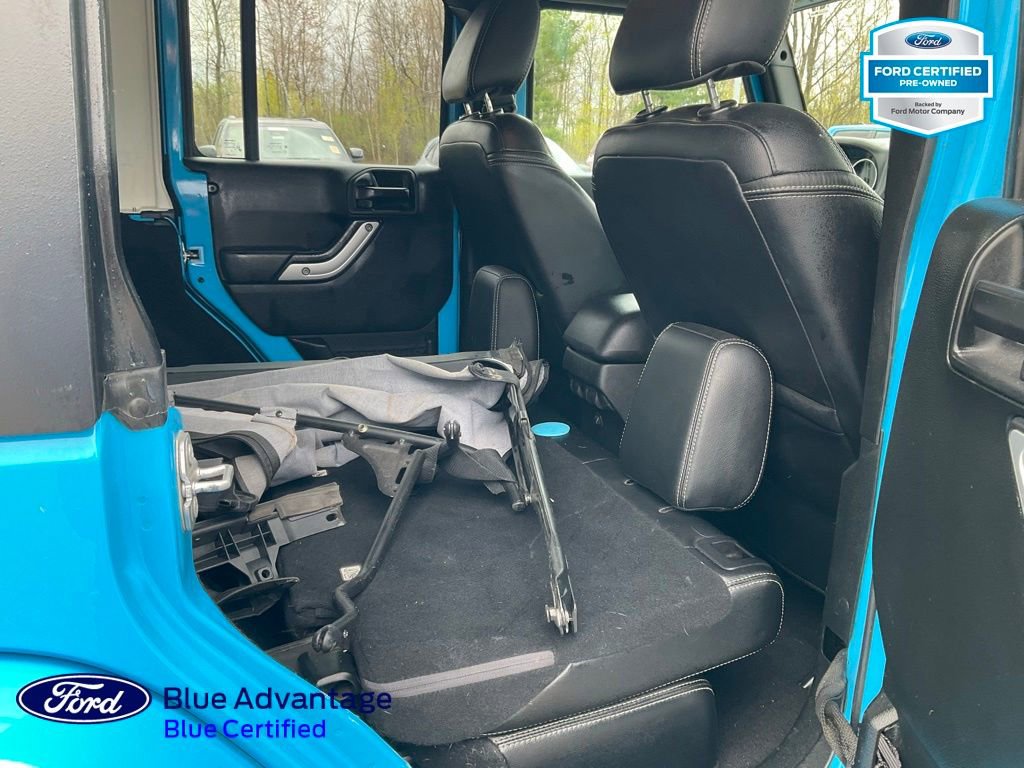 Used 2017 Jeep Wrangler Unlimited Sahara w/ Connectivity Group AWD/4WD image 18