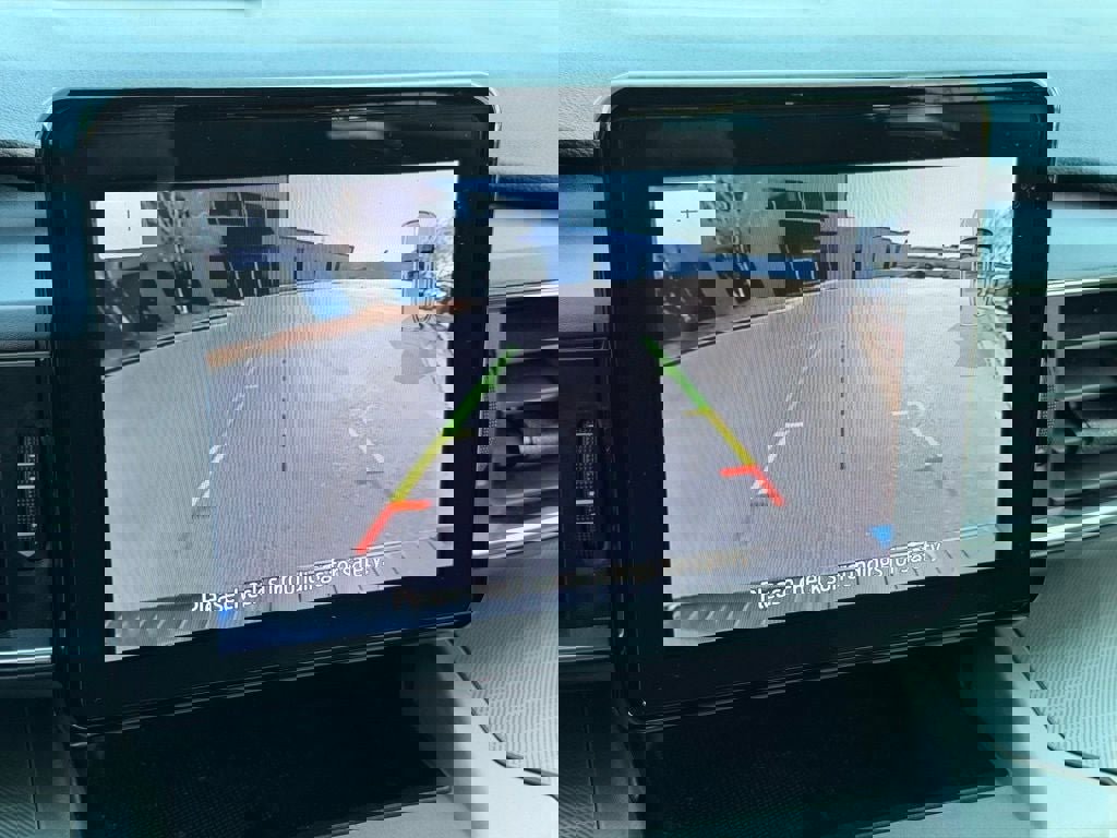 Certified 2022 Ford Explorer XLT w/ Equipment Group 202A image 32