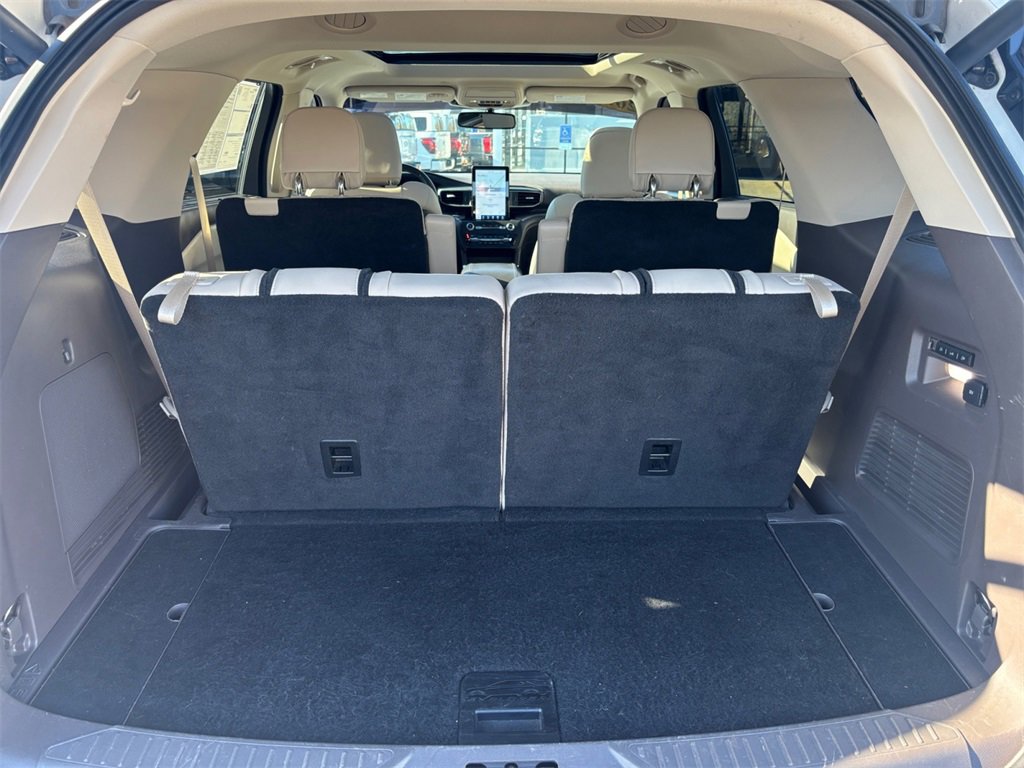 Certified 2020 Ford Explorer Platinum w/ Premium Technology Package image 16