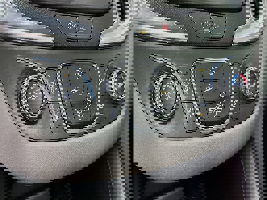 Used 2024 Chevrolet Equinox LS w/ Driver Confidence II Package image 18