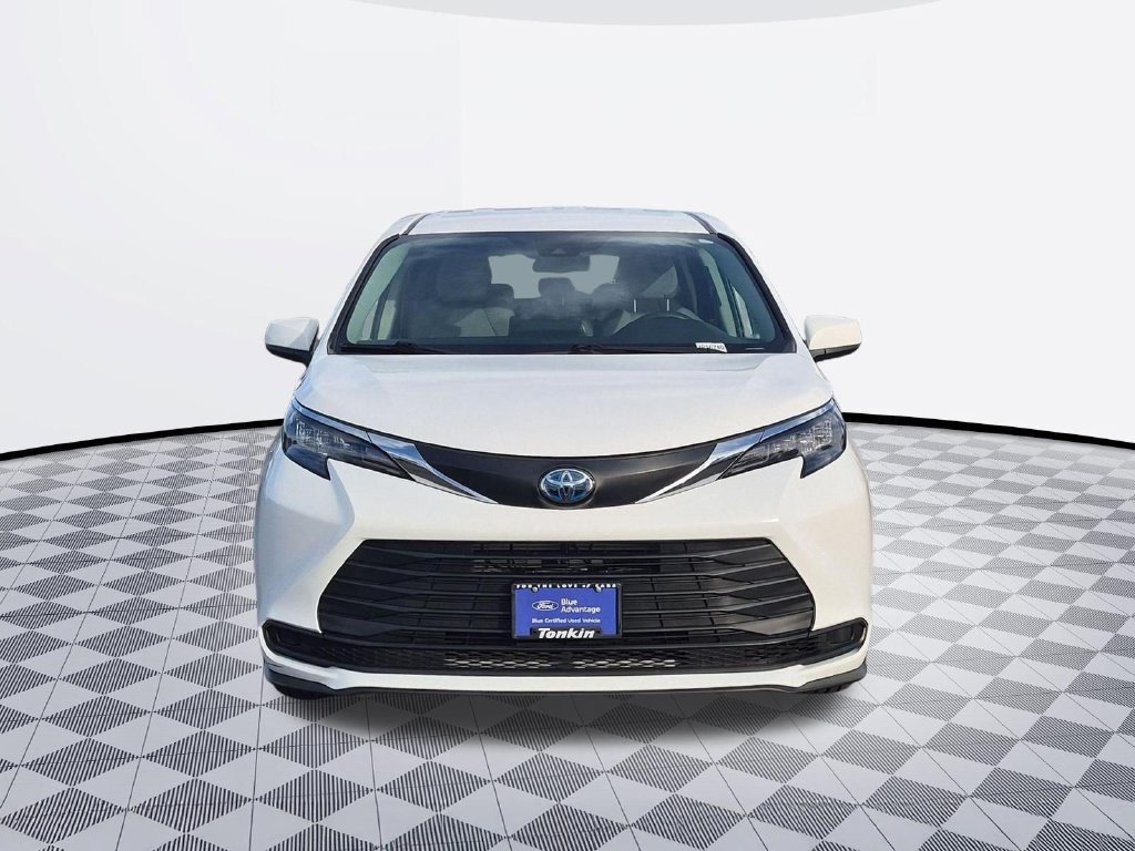 Used 2024 Toyota Sienna LE AWD/4WD image 9