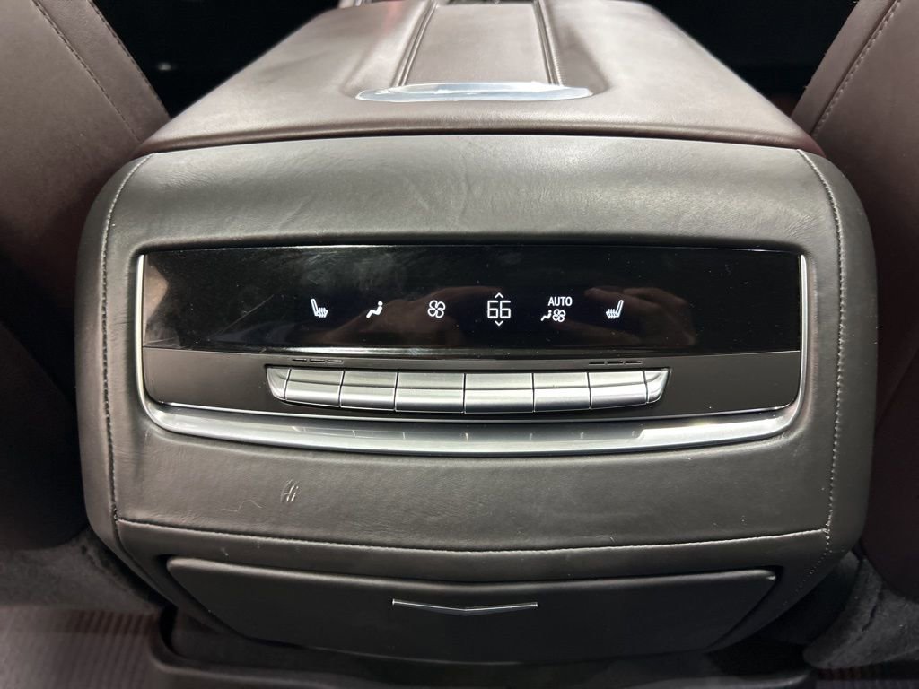 Used 2021 Cadillac Escalade Sport Platinum w/ LPO, ONYX Package image 31