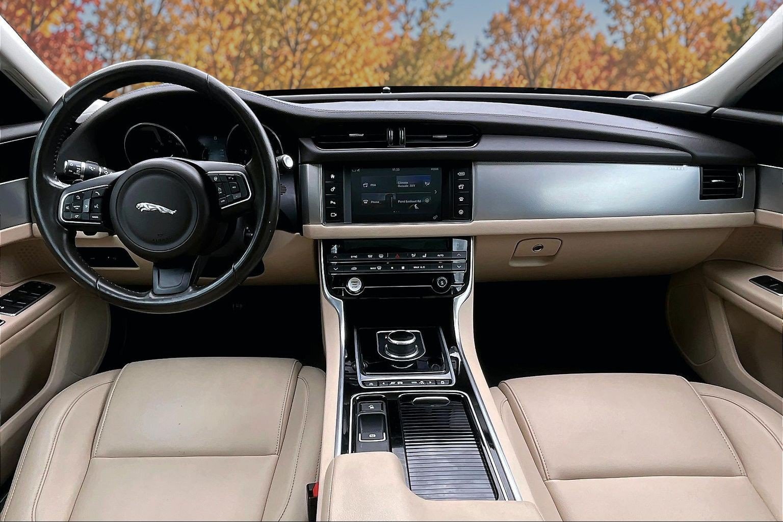 Used 2017 Jaguar XF Premium AWD/4WD image 17