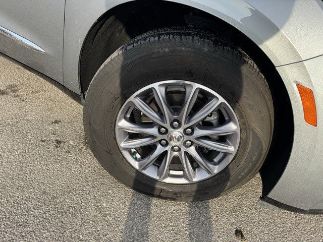 Used 2024 Buick Enclave Premium image 39