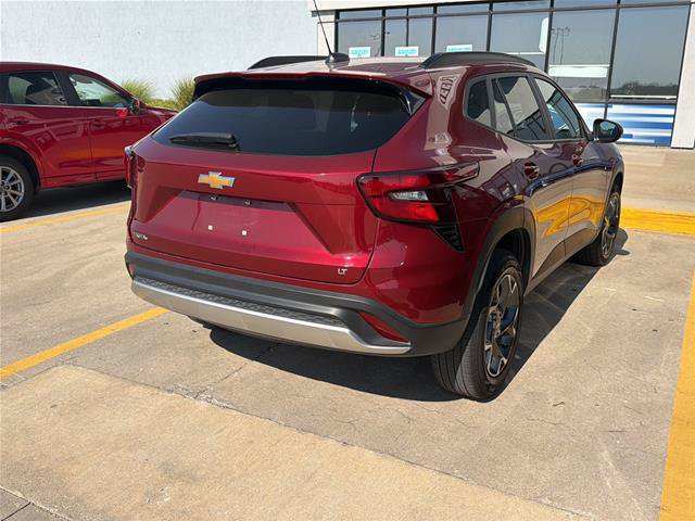 Used 2025 Chevrolet Trax LT FWD image 4