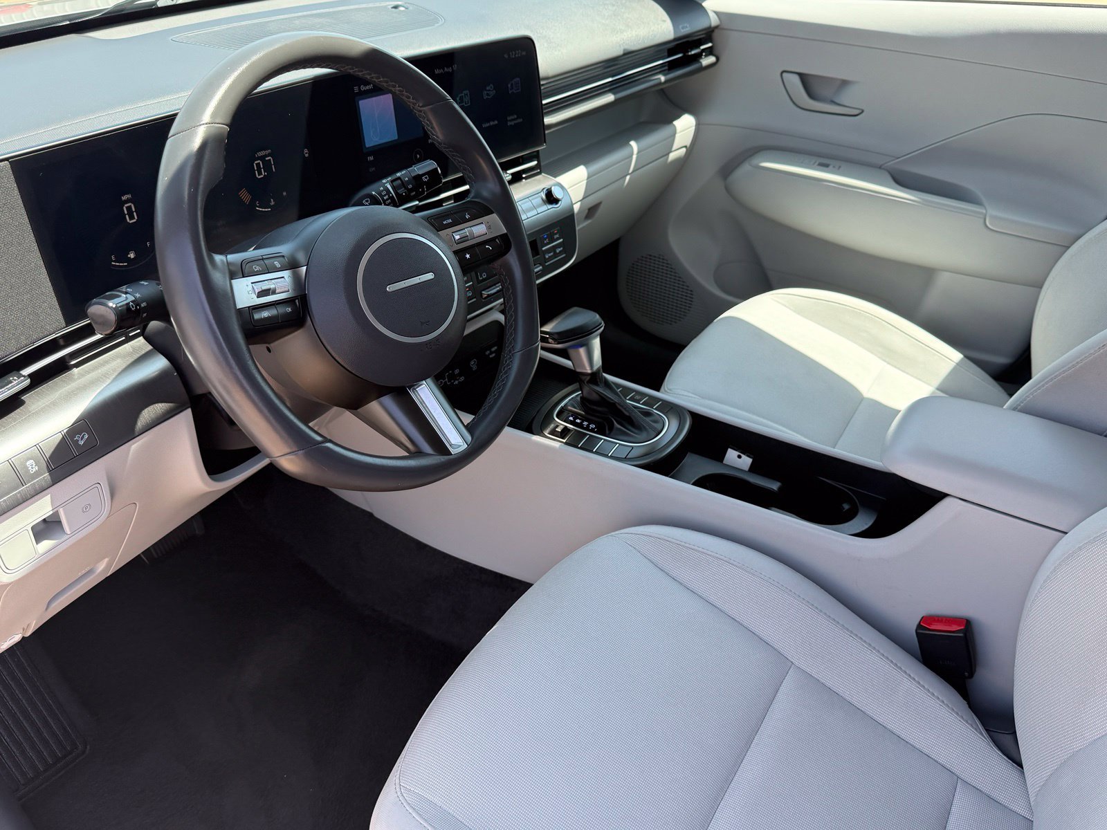 Used 2025 Hyundai Kona SEL FWD image 11