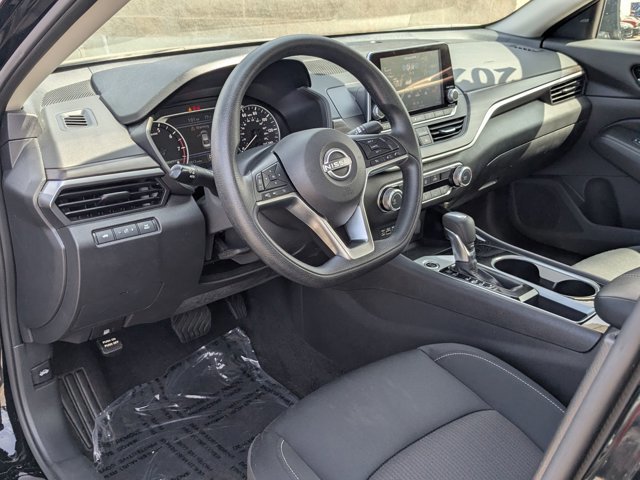 Used 2024 Nissan Altima 2.5 SV FWD image 11