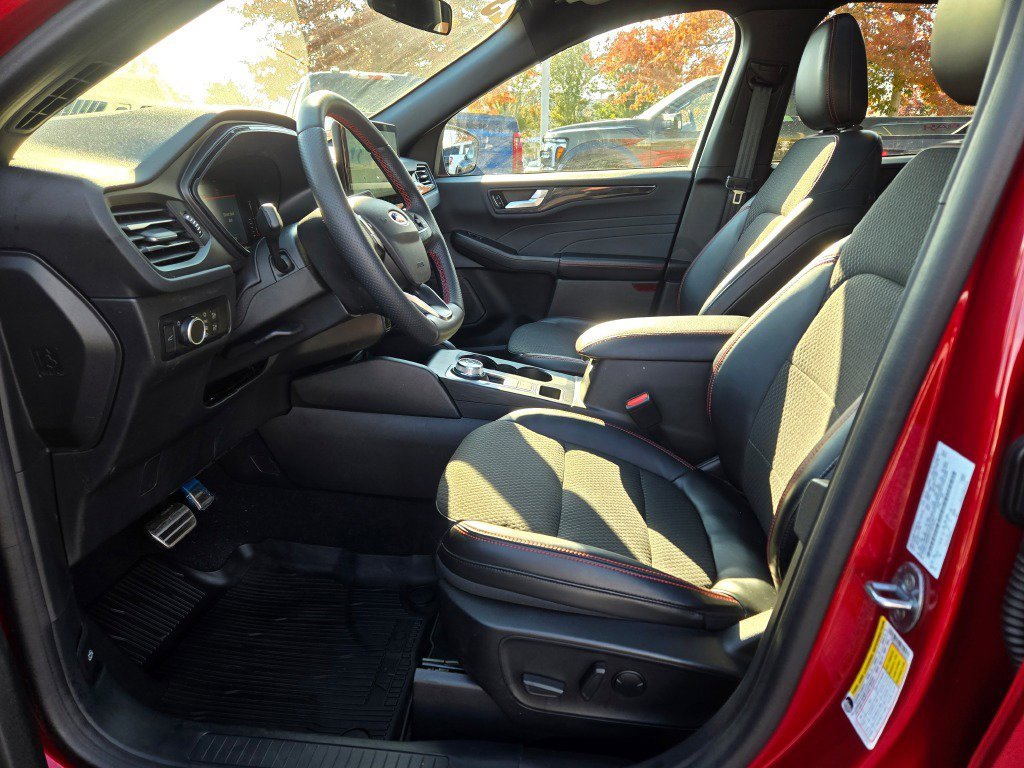 Certified 2023 Ford Escape ST-Line w/ Tech Pack #1 image 21