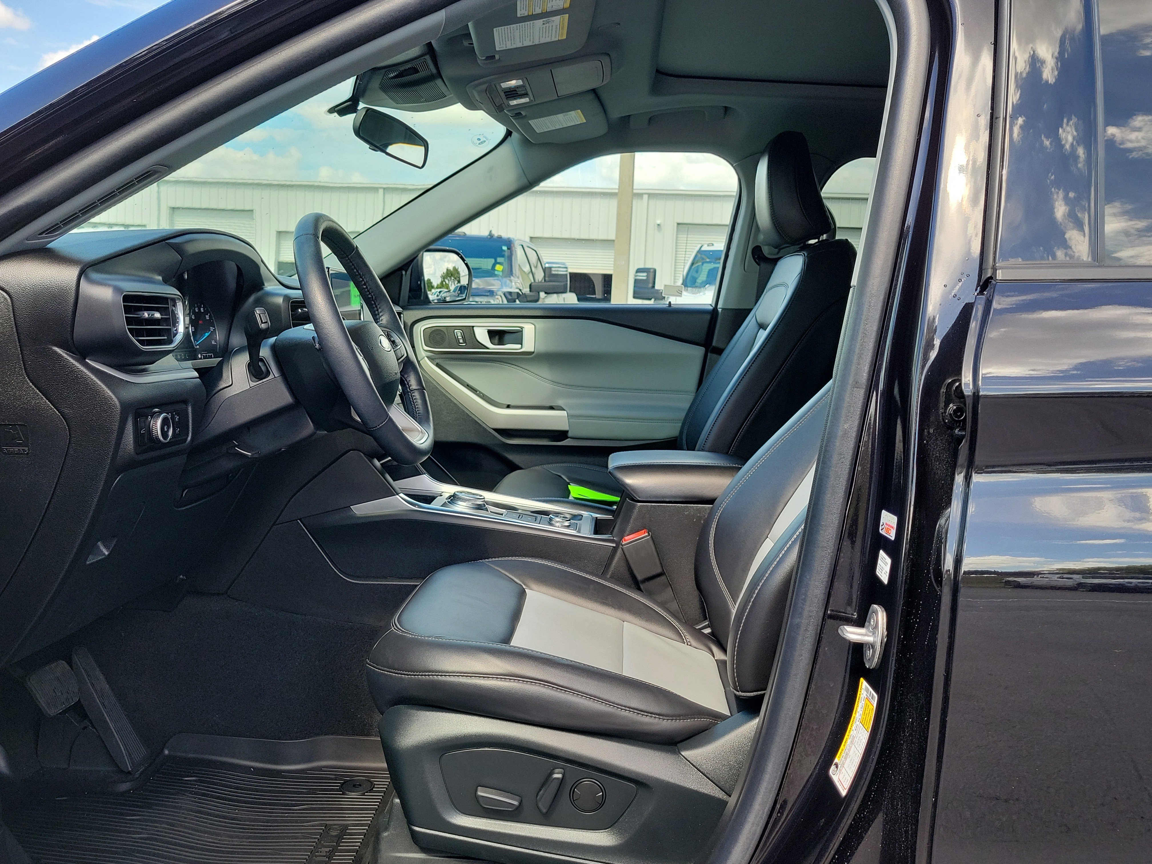 Certified 2023 Ford Explorer XLT w/ Equipment Group 202A AWD/4WD image 22