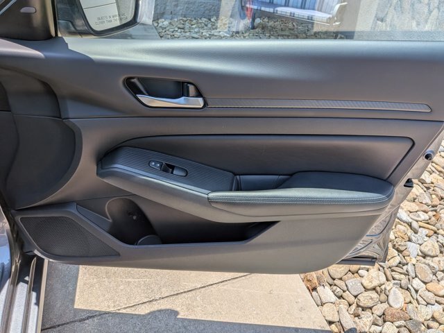 Used 2024 Nissan Altima 2.5 SV FWD image 33