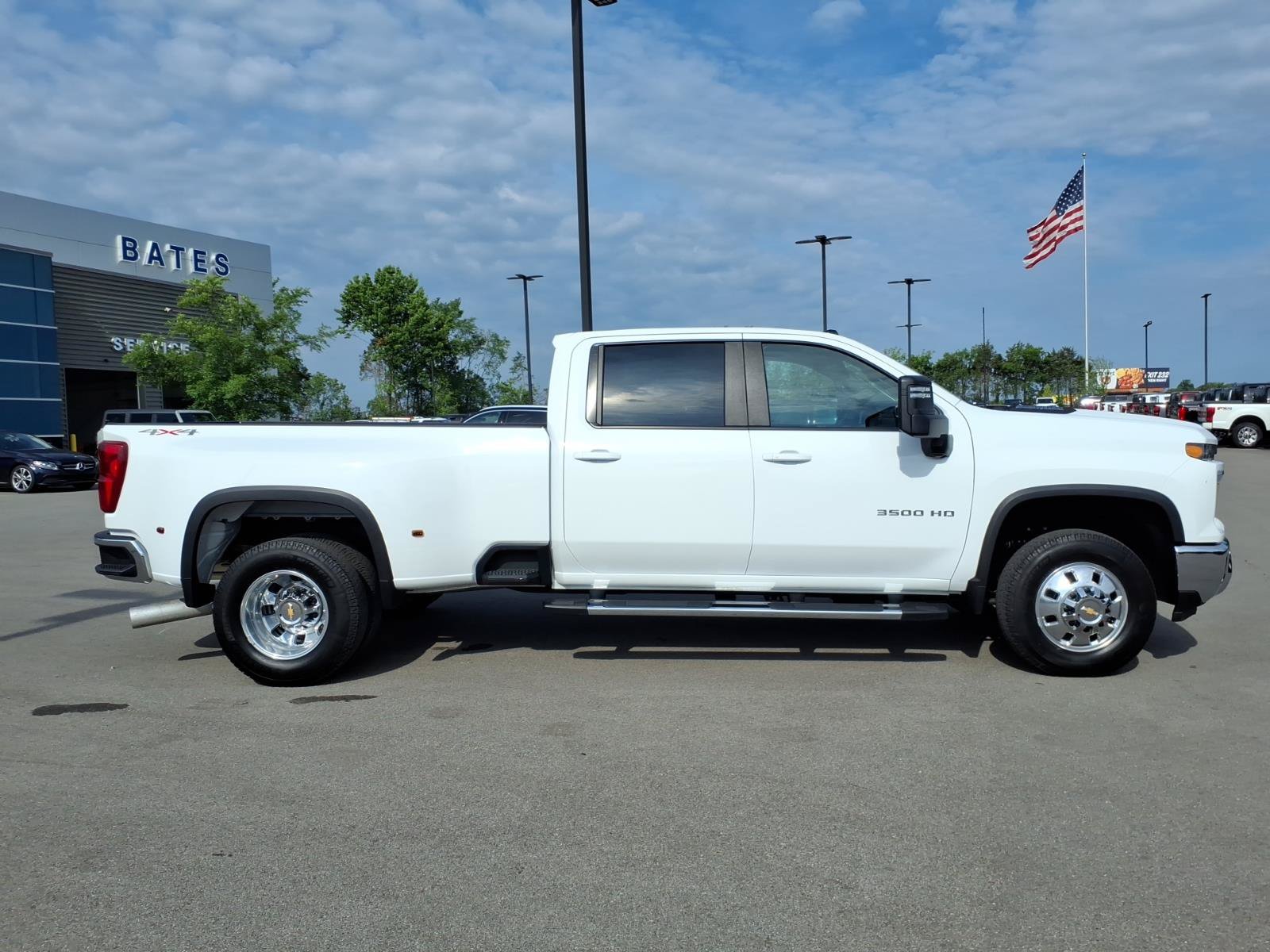 Used 2025 Chevrolet Silverado 3500 LT w/ Safety Package AWD/4WD image 2