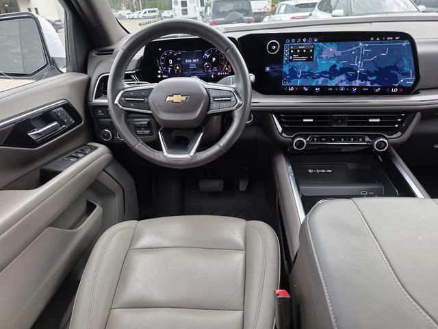 Used 2025 Chevrolet Suburban LT w/ Comfort Package RWD image 10