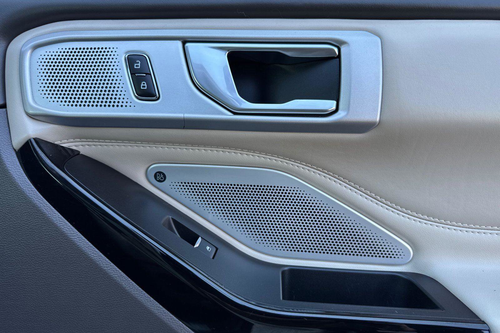 Certified 2021 Ford Explorer Platinum w/ Equipment Group 601A image 18