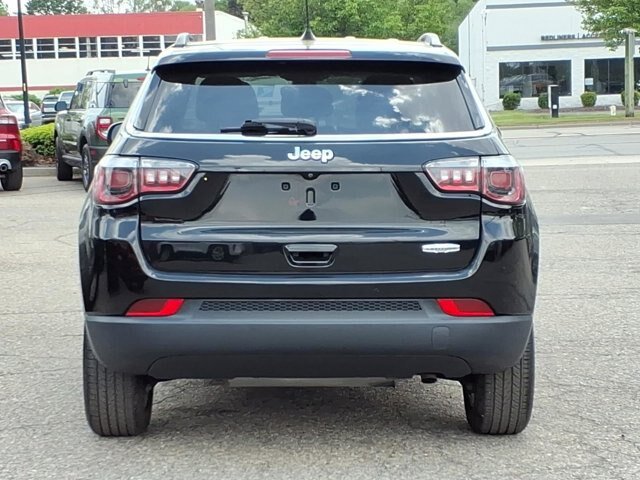 Used 2020 Jeep Compass Latitude w/ Cold Weather Group FWD image 16