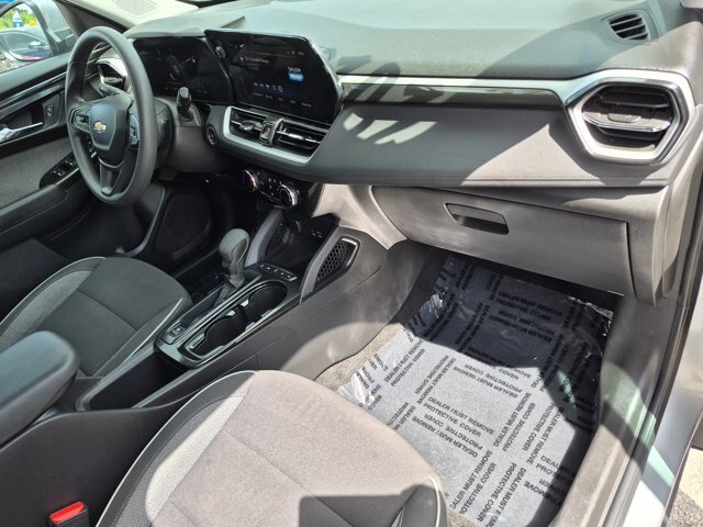 Used 2025 Chevrolet TrailBlazer LT AWD/4WD image 27