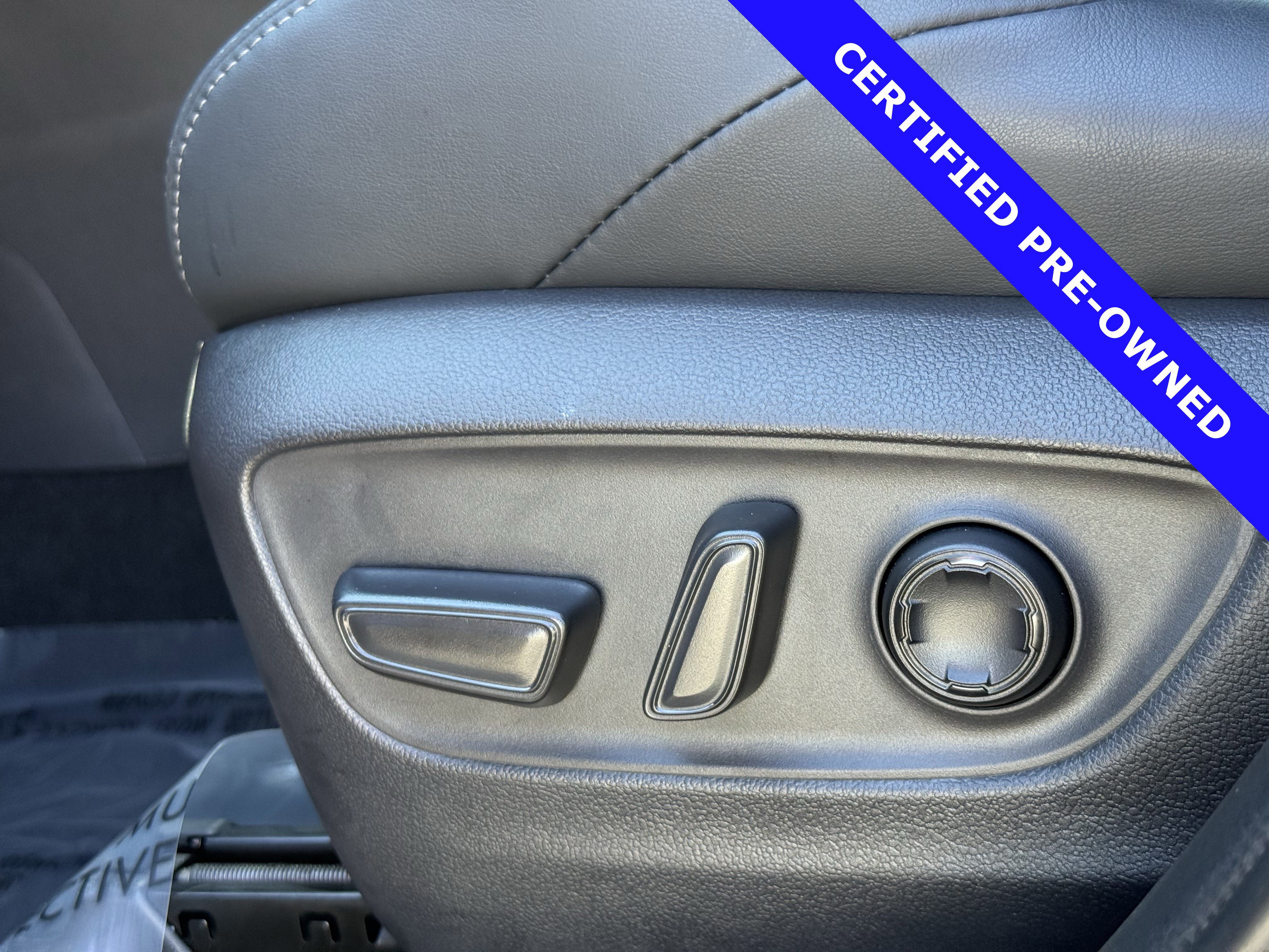 Used 2022 Toyota Venza Limited image 22