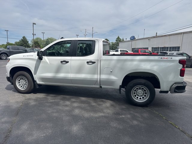 Used 2022 Chevrolet Silverado 1500 W/T w/ Trailering Package AWD/4WD image 3