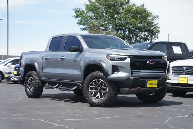 Used 2024 Chevrolet Colorado ZR2 w/ Safety Package AWD/4WD image 2