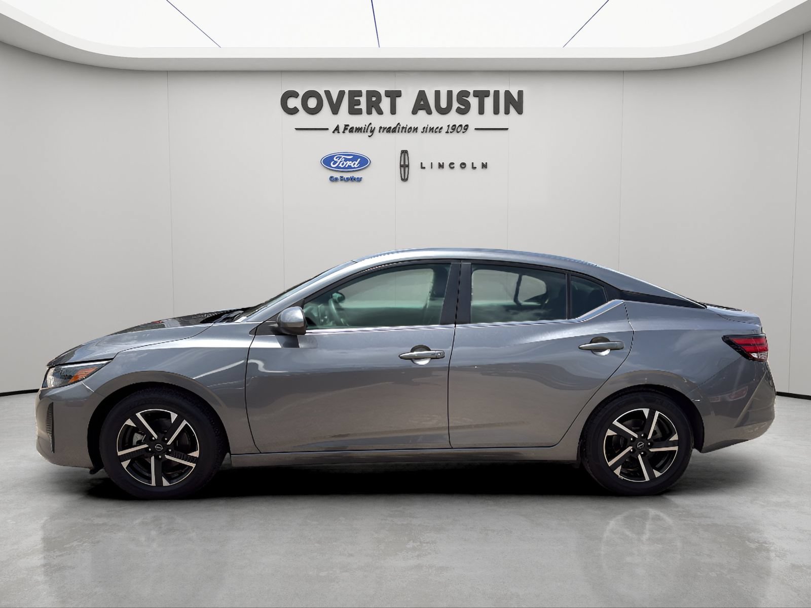 Used 2024 Nissan Sentra SV FWD image 2
