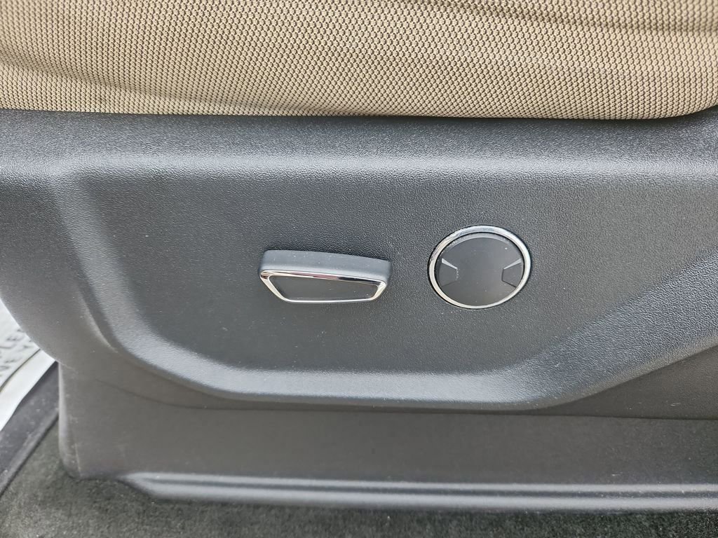 Certified 2017 Ford F250 XLT w/ XLT Value Package image 24