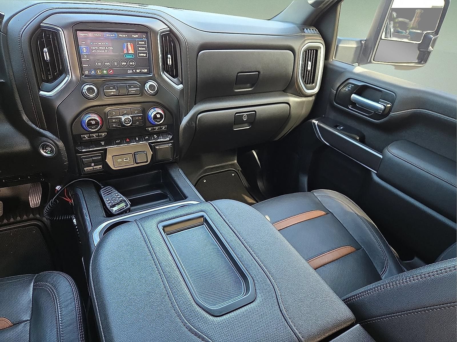 Used 2022 GMC Sierra 2500 AT4 w/ Gooseneck/5TH Wheel Package AWD/4WD image 12