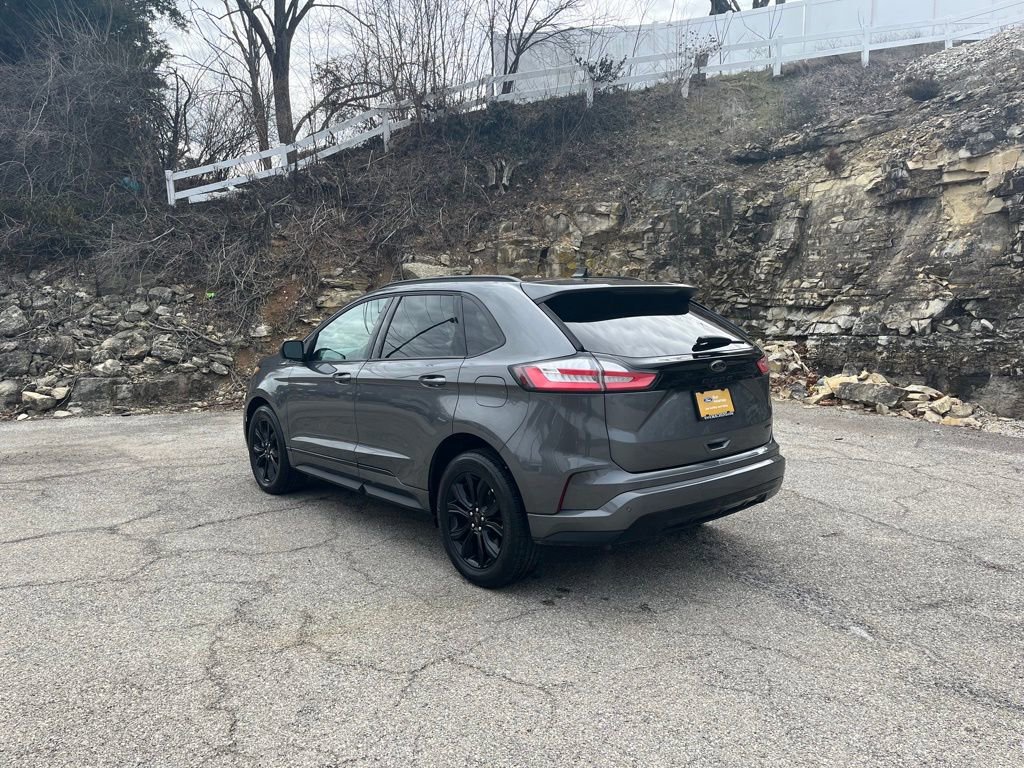Certified 2023 Ford Edge SE w/ Black Appearance Package image 3
