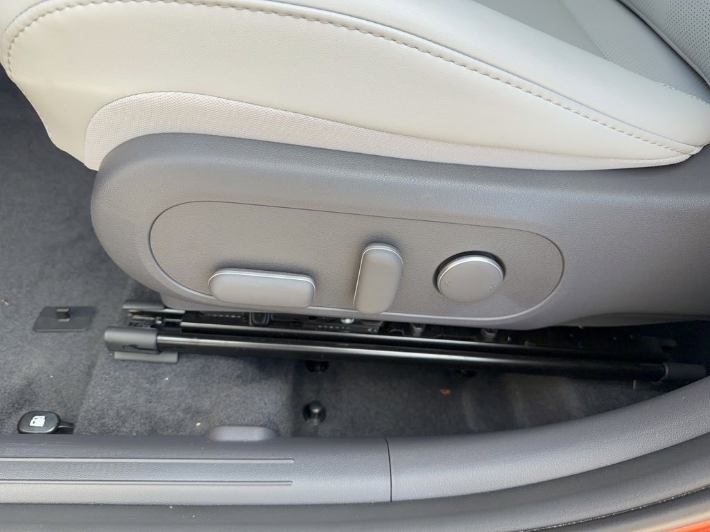 Used 2025 Hyundai Kona Limited image 34