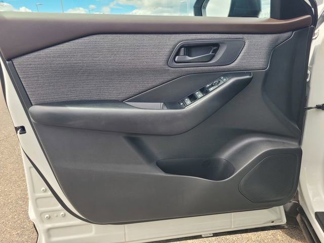 Used 2023 Nissan Rogue S FWD image 18