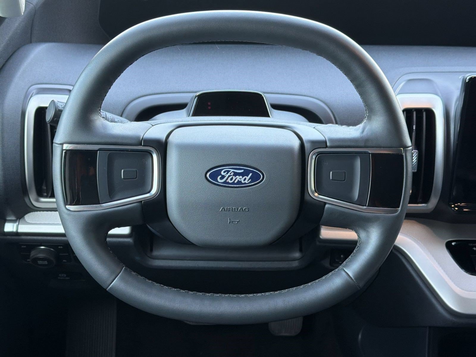 Certified 2025 Ford Expedition Active AWD/4WD image 11