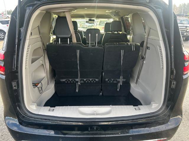Used 2024 Chrysler Pacifica Touring-L image 33