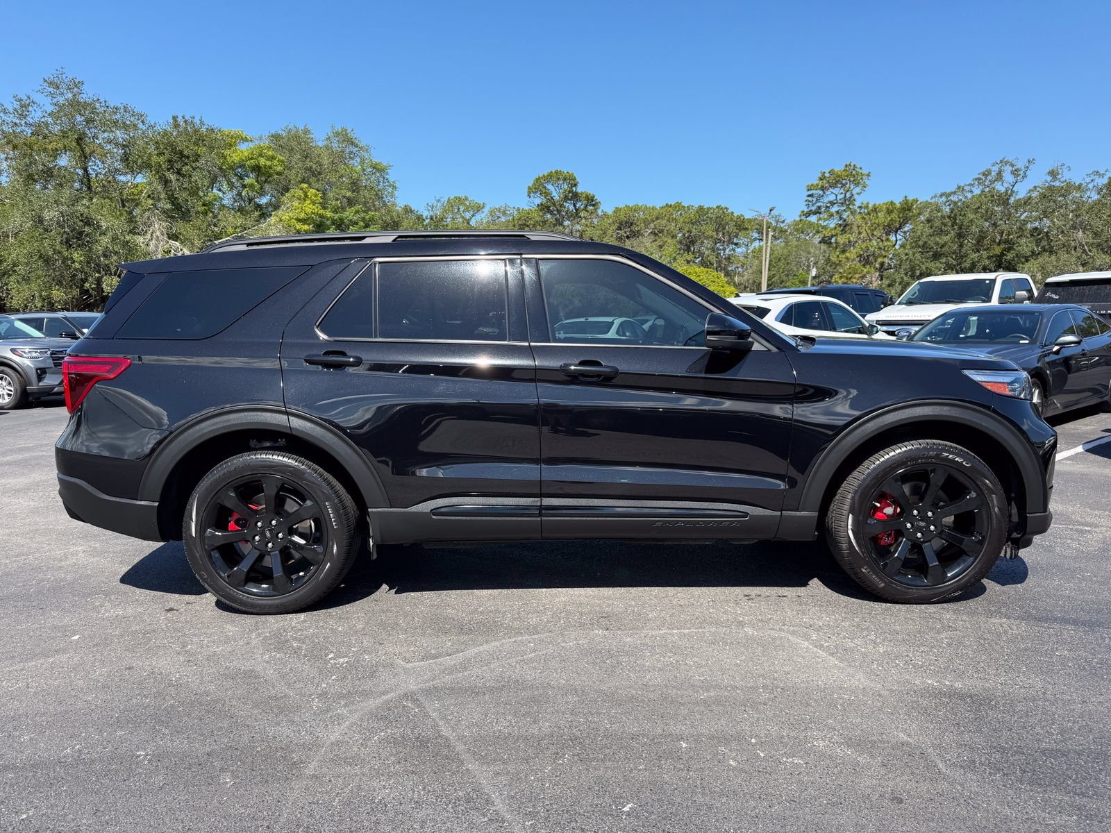 Certified 2022 Ford Explorer ST w/ Equipment Group 401A AWD/4WD image 3