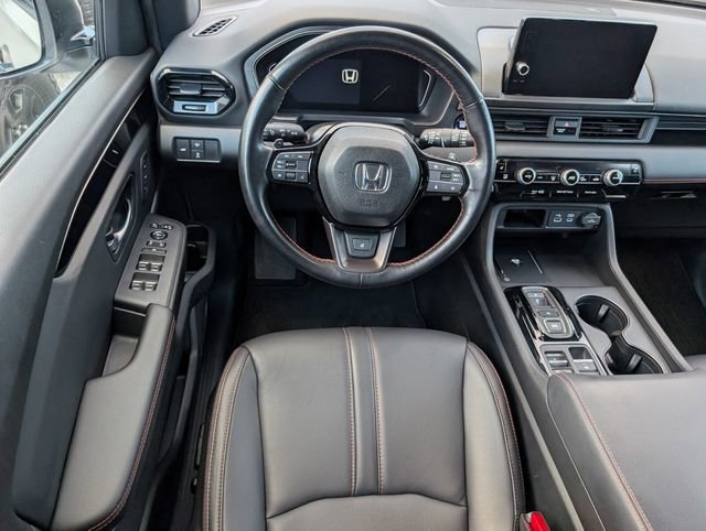 Used 2025 Honda Pilot TrailSport image 9