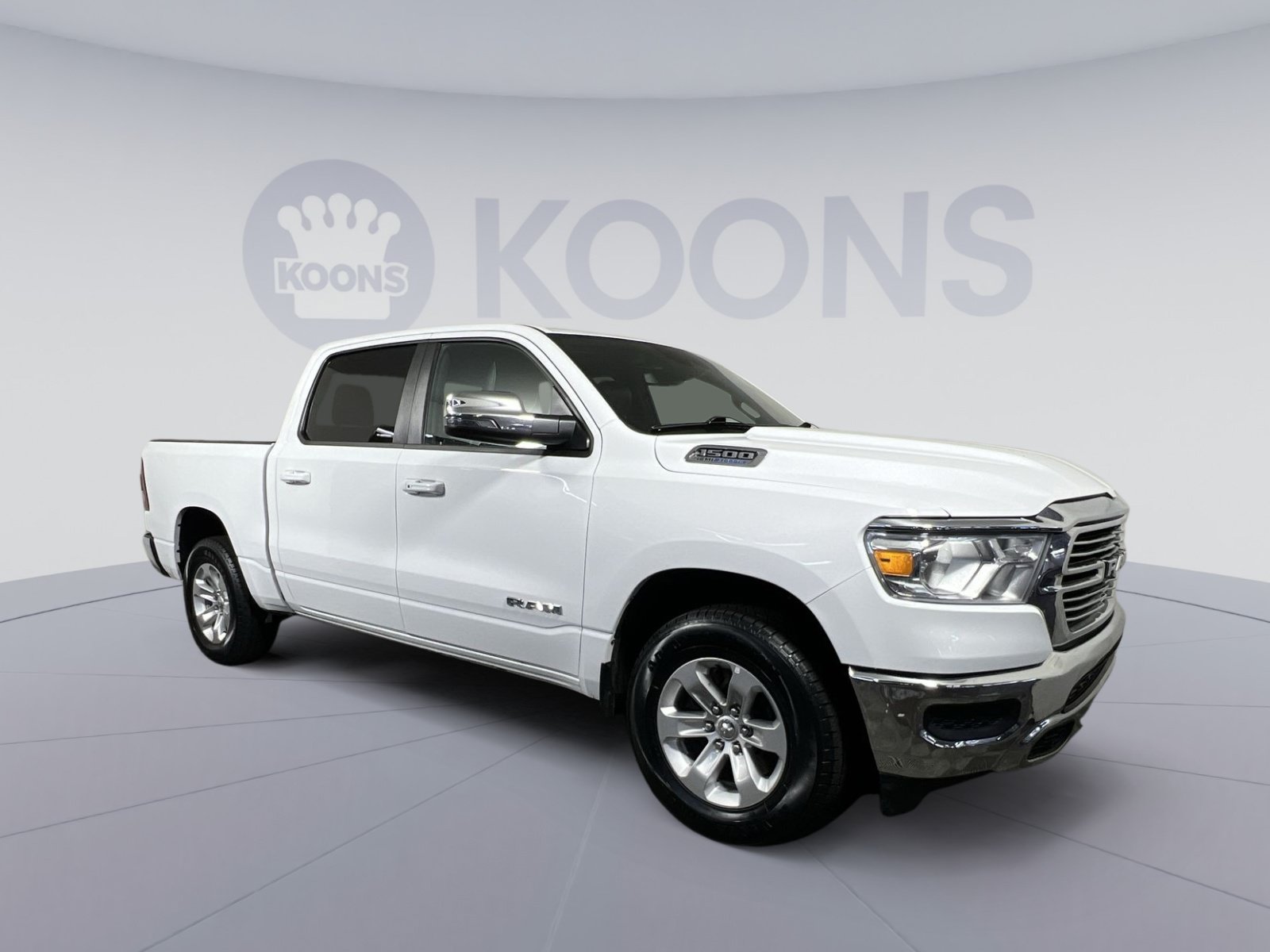 Used 2023 RAM 1500 Laramie AWD/4WD image 2
