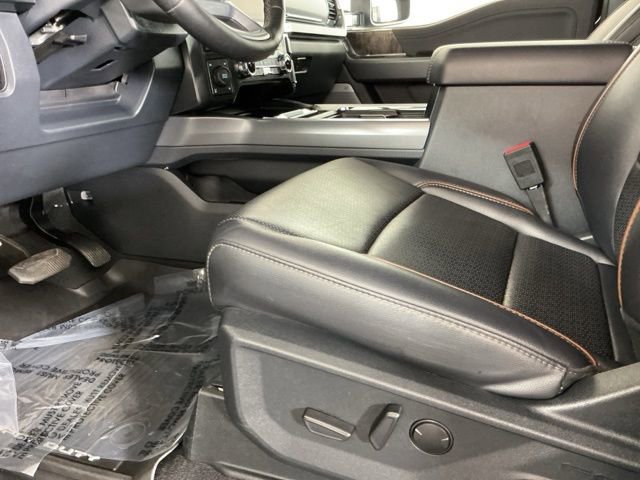 Certified 2025 Ford F350 Lariat w/ Black Appearance Package AWD/4WD image 18