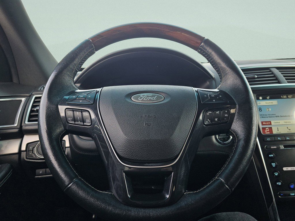 Certified 2018 Ford Explorer Platinum image 31