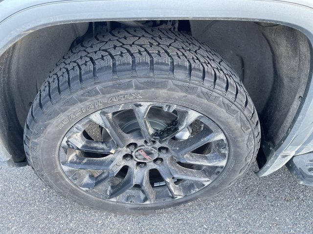 Used 2023 GMC Sierra 1500 Denali w/ Technology Package AWD/4WD image 3