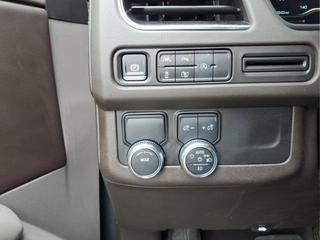 Used 2024 GMC Yukon XL SLT w/ SLT Premium Package image 19