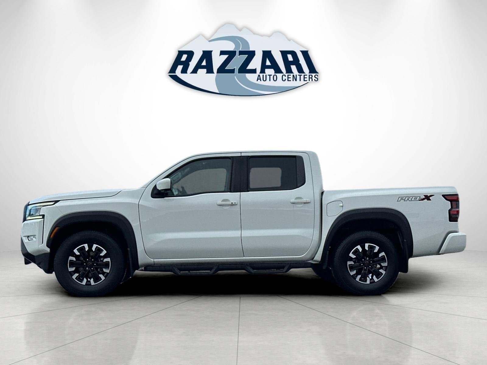 Used 2022 Nissan Frontier Pro-X image 2