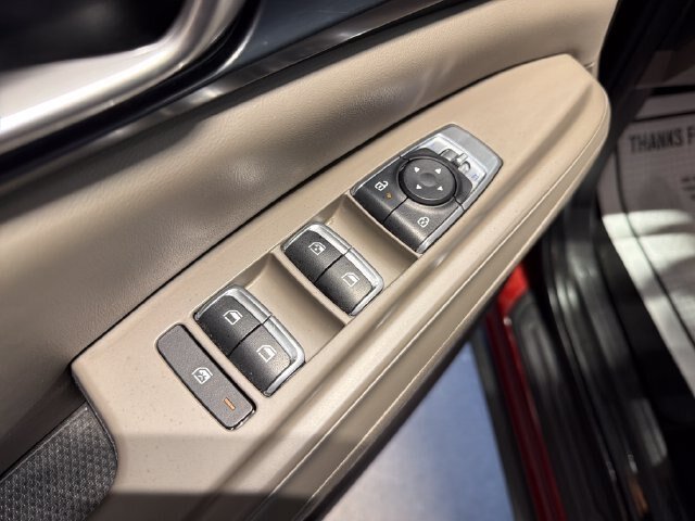 Used 2025 Kia Carnival FWD image 11