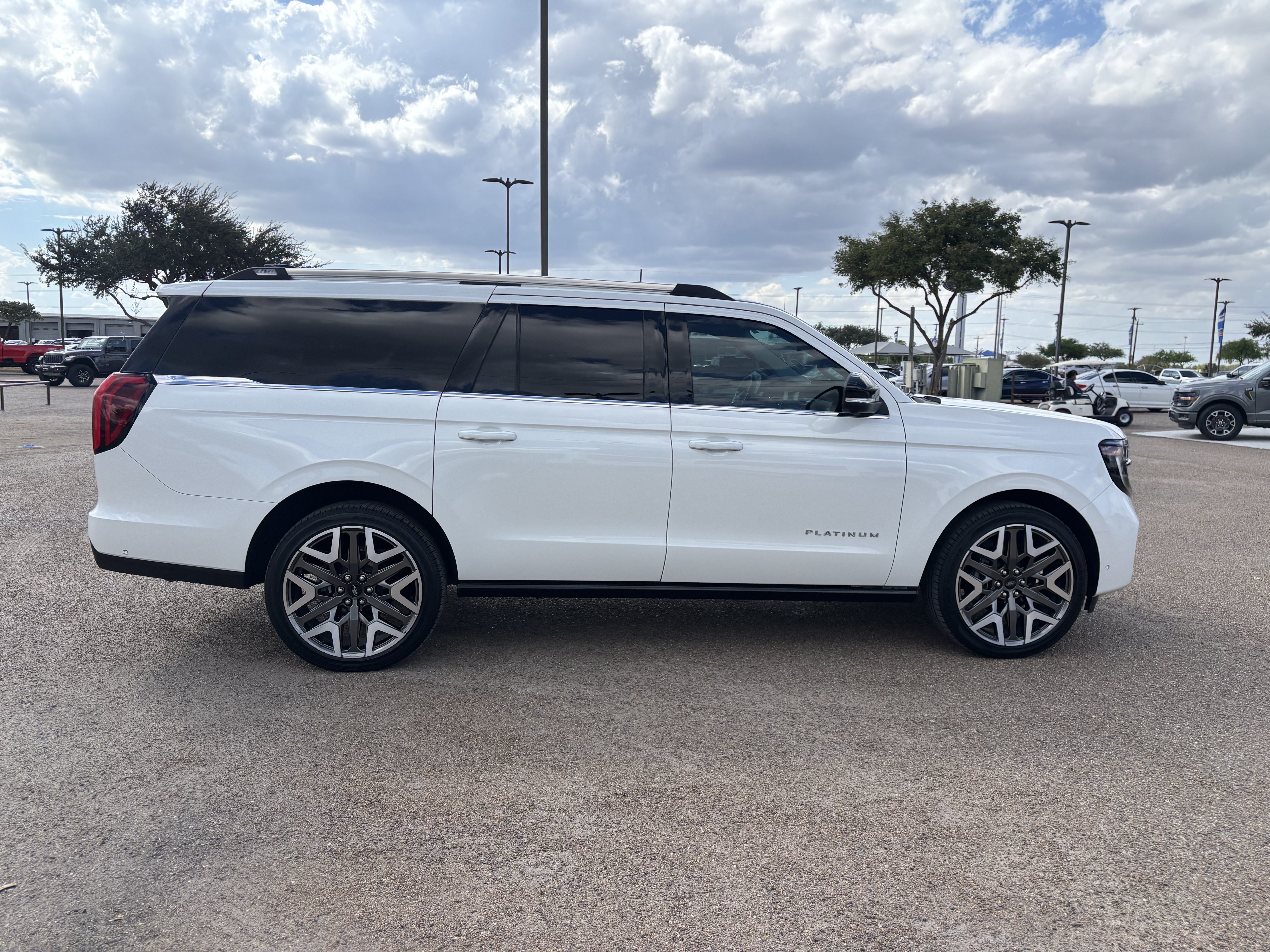 Certified 2025 Ford Expedition Max Platinum w/ Platinum Ultimate Package AWD/4WD image 4