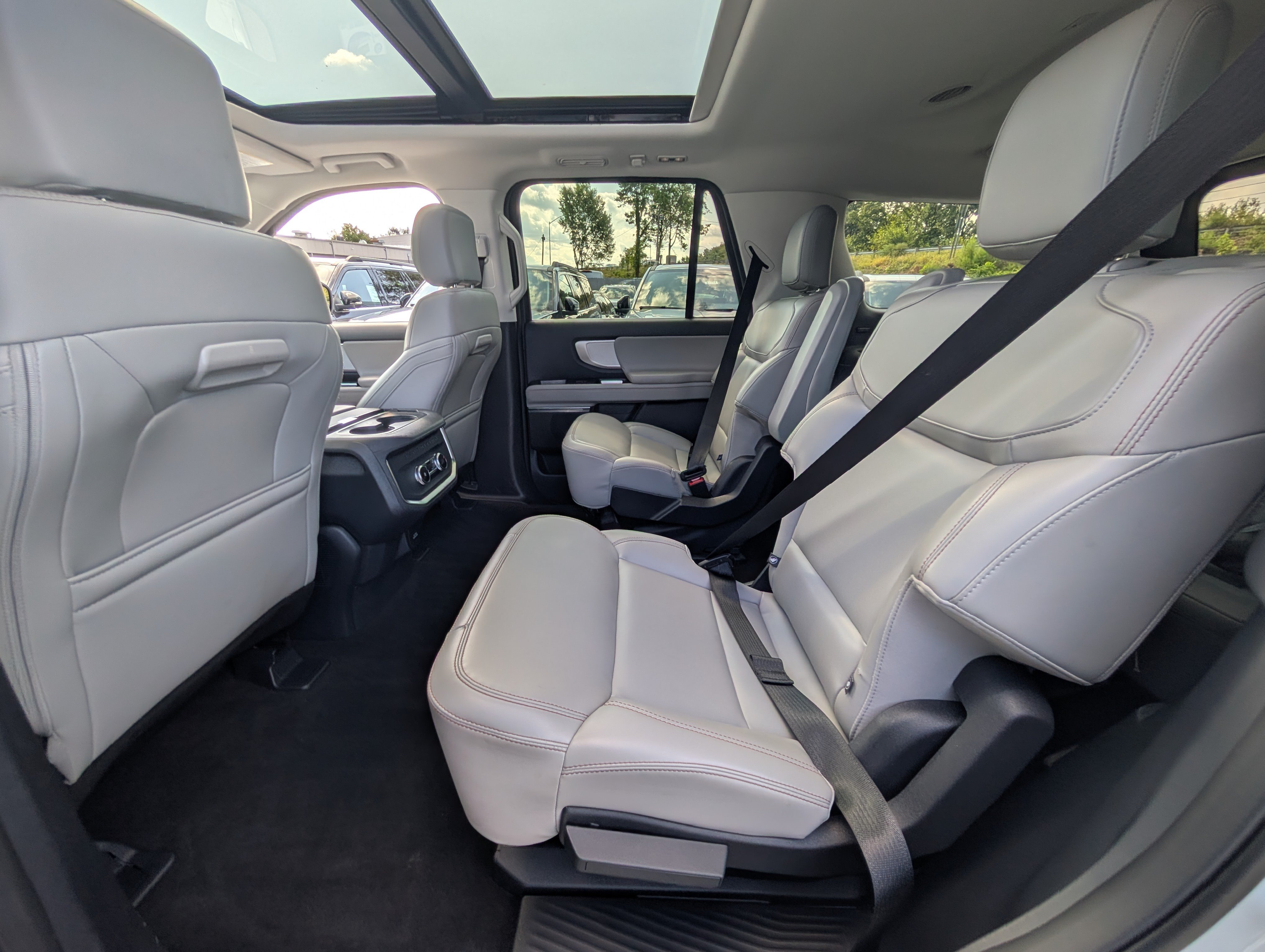 Certified 2025 Ford Expedition Active AWD/4WD image 19