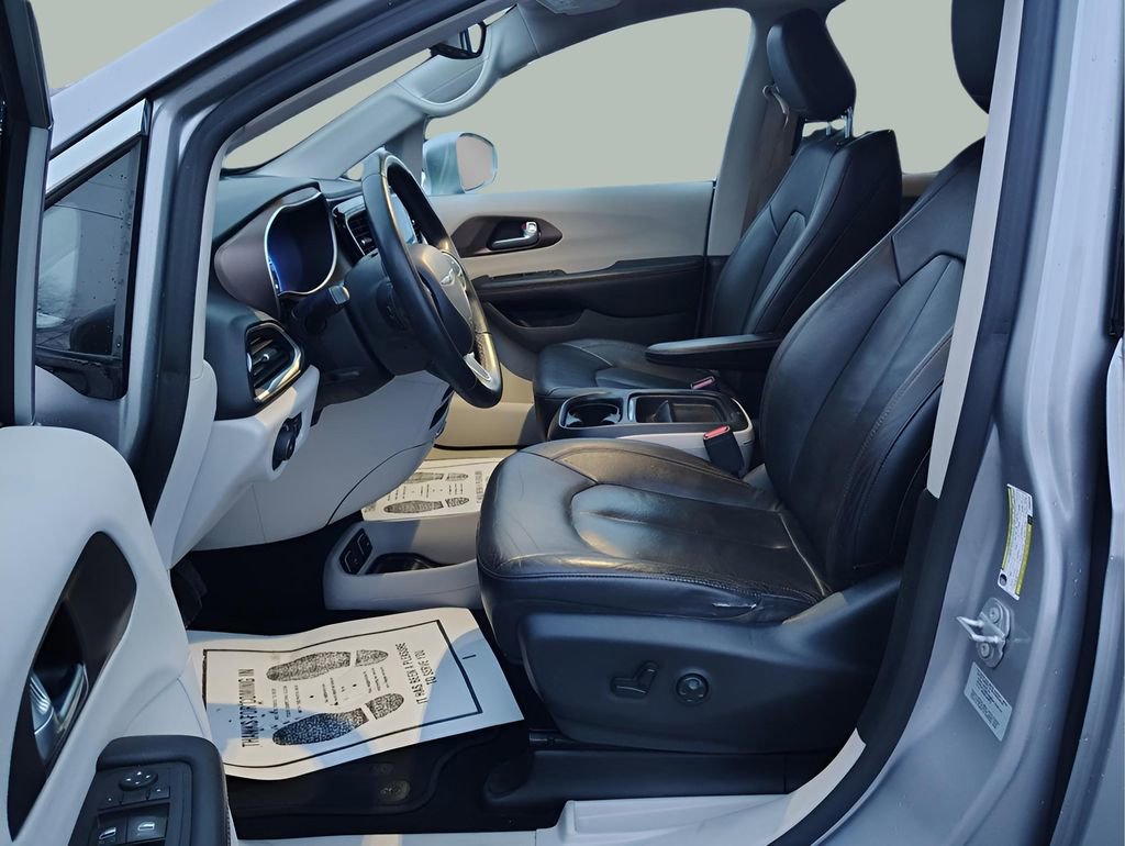 Used 2017 Chrysler Pacifica Touring-L image 13