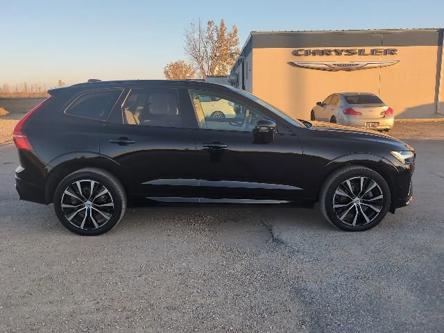 Used 2023 Volvo XC60 B5 Plus image 8