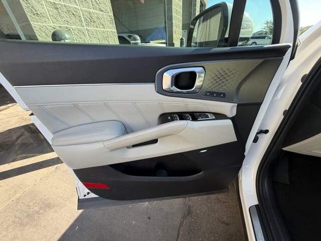 Used 2023 Kia Sorento SX Prestige w/ Panoramic Sunroof Package AWD/4WD image 13